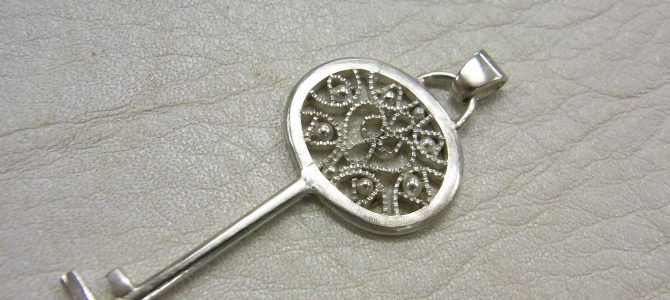 コツコツと【彫金教室生徒さん作品】 コツコツと【彫金教室生徒さん作品】